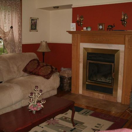 Ici et Maintenant Bed and Breakfast Magog Esterno foto