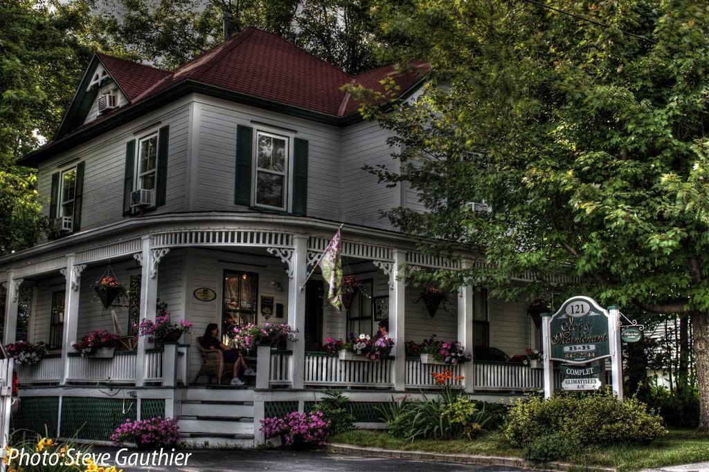 Ici et Maintenant Bed and Breakfast Magog Esterno foto