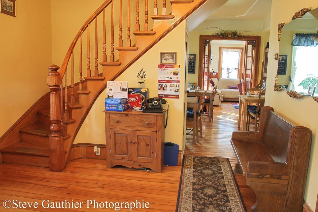 Ici et Maintenant Bed and Breakfast Magog Esterno foto
