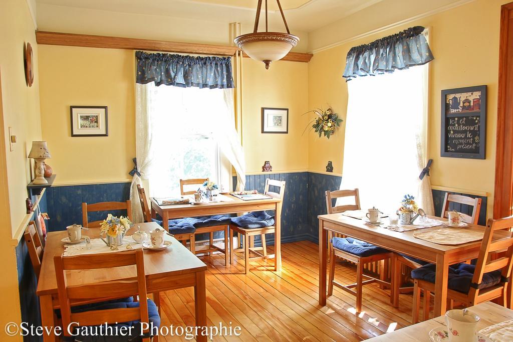 Ici et Maintenant Bed and Breakfast Magog Esterno foto