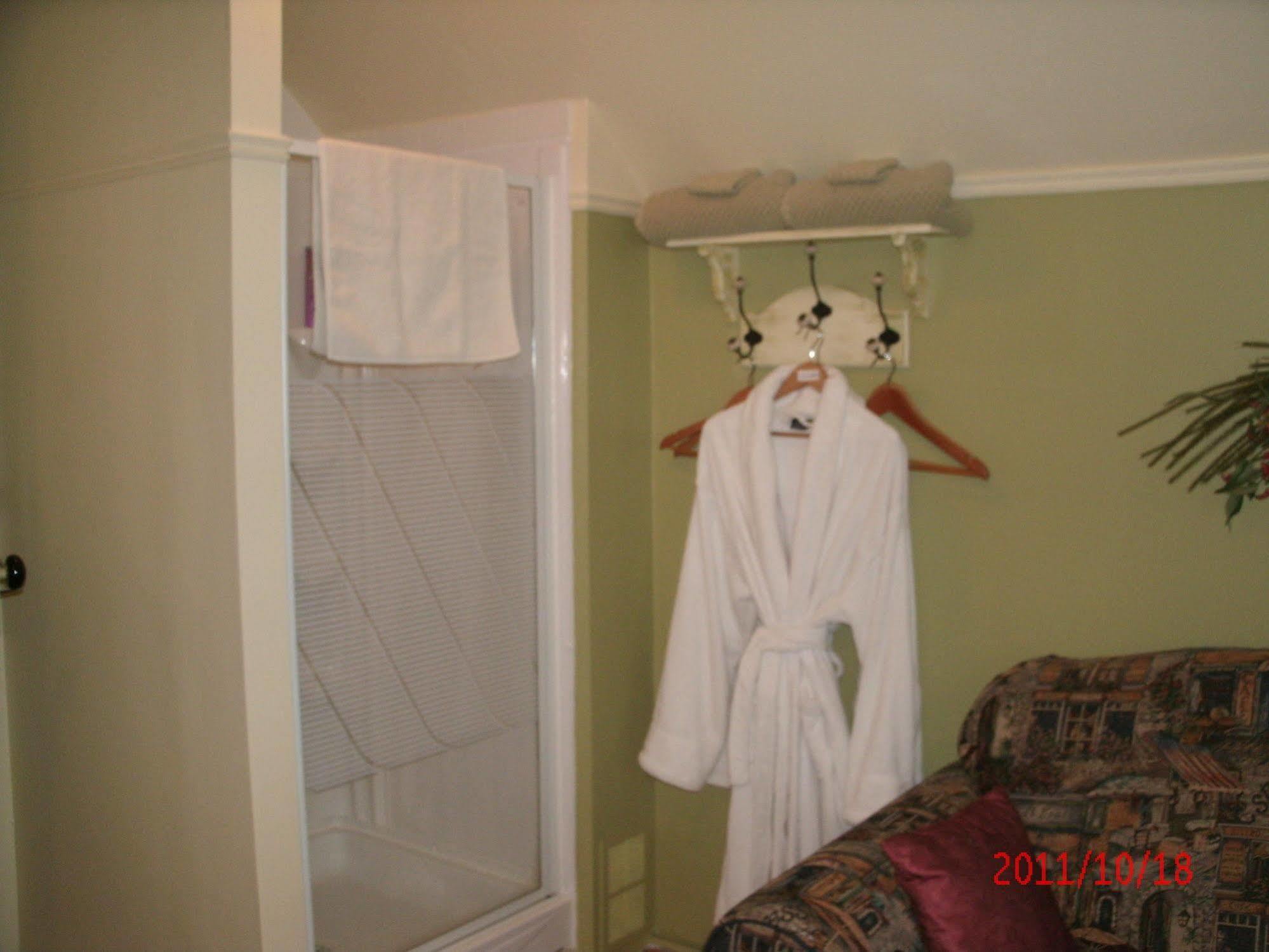 Ici et Maintenant Bed and Breakfast Magog Esterno foto