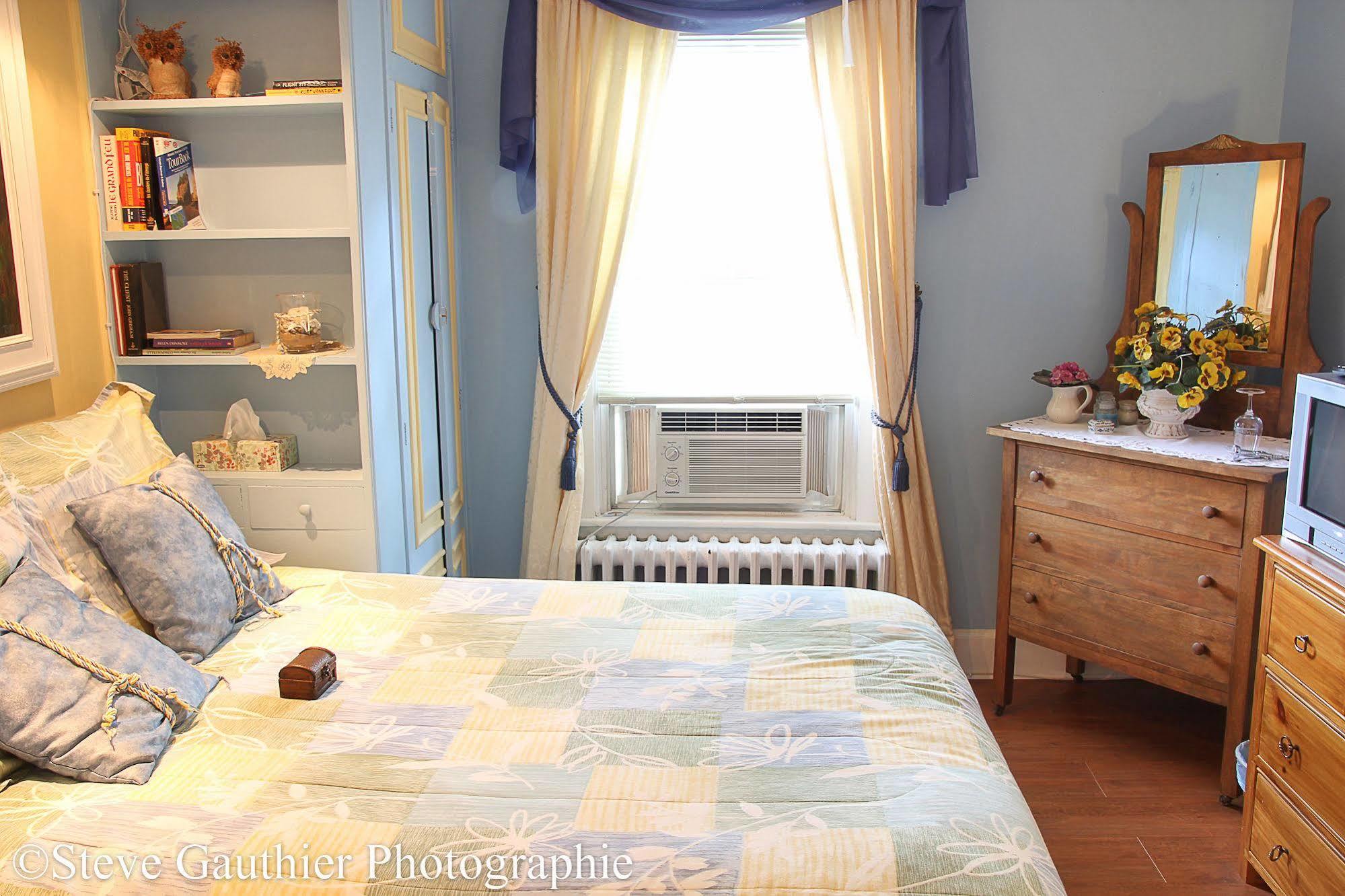 Ici et Maintenant Bed and Breakfast Magog Esterno foto