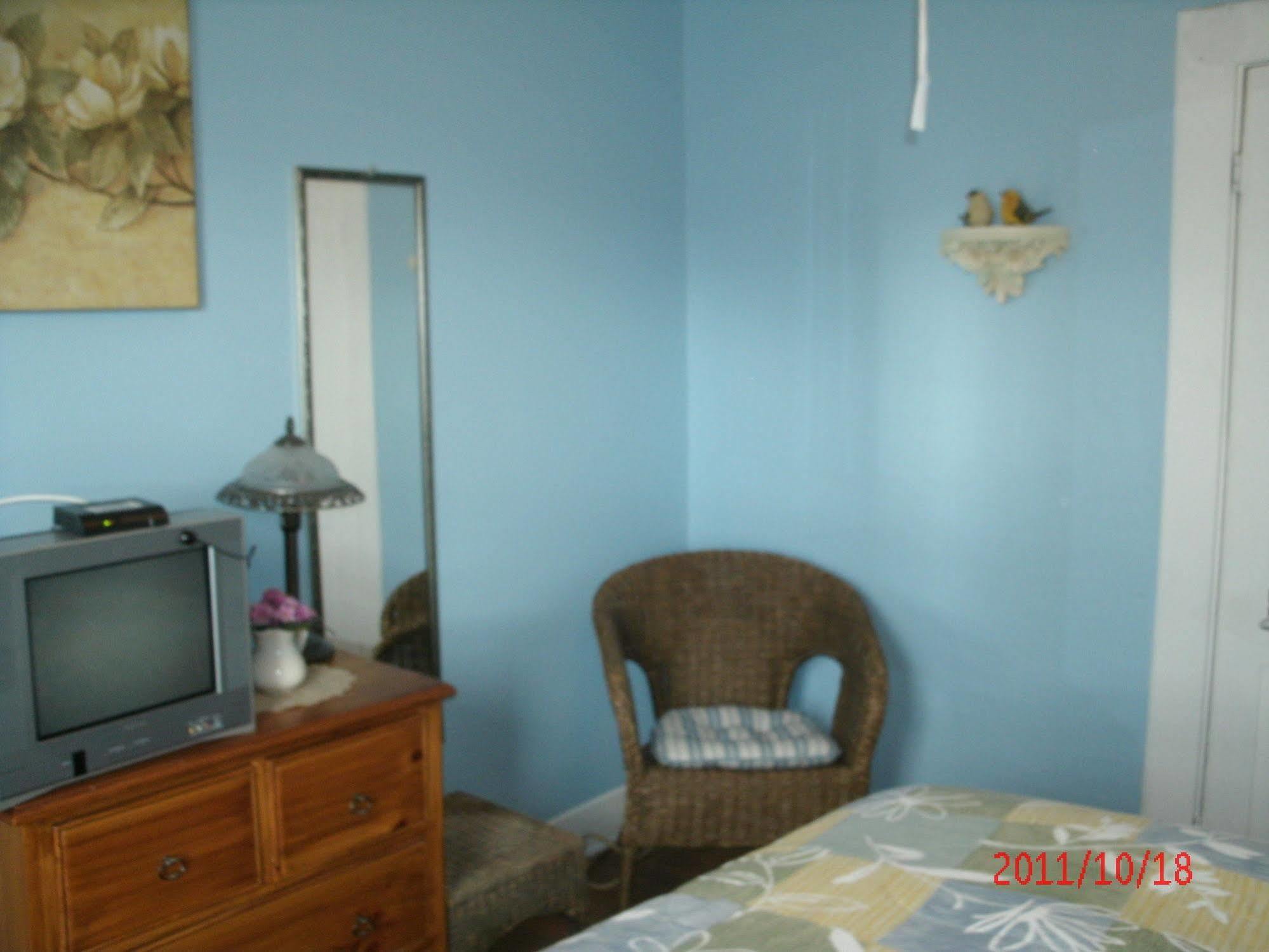 Ici et Maintenant Bed and Breakfast Magog Esterno foto