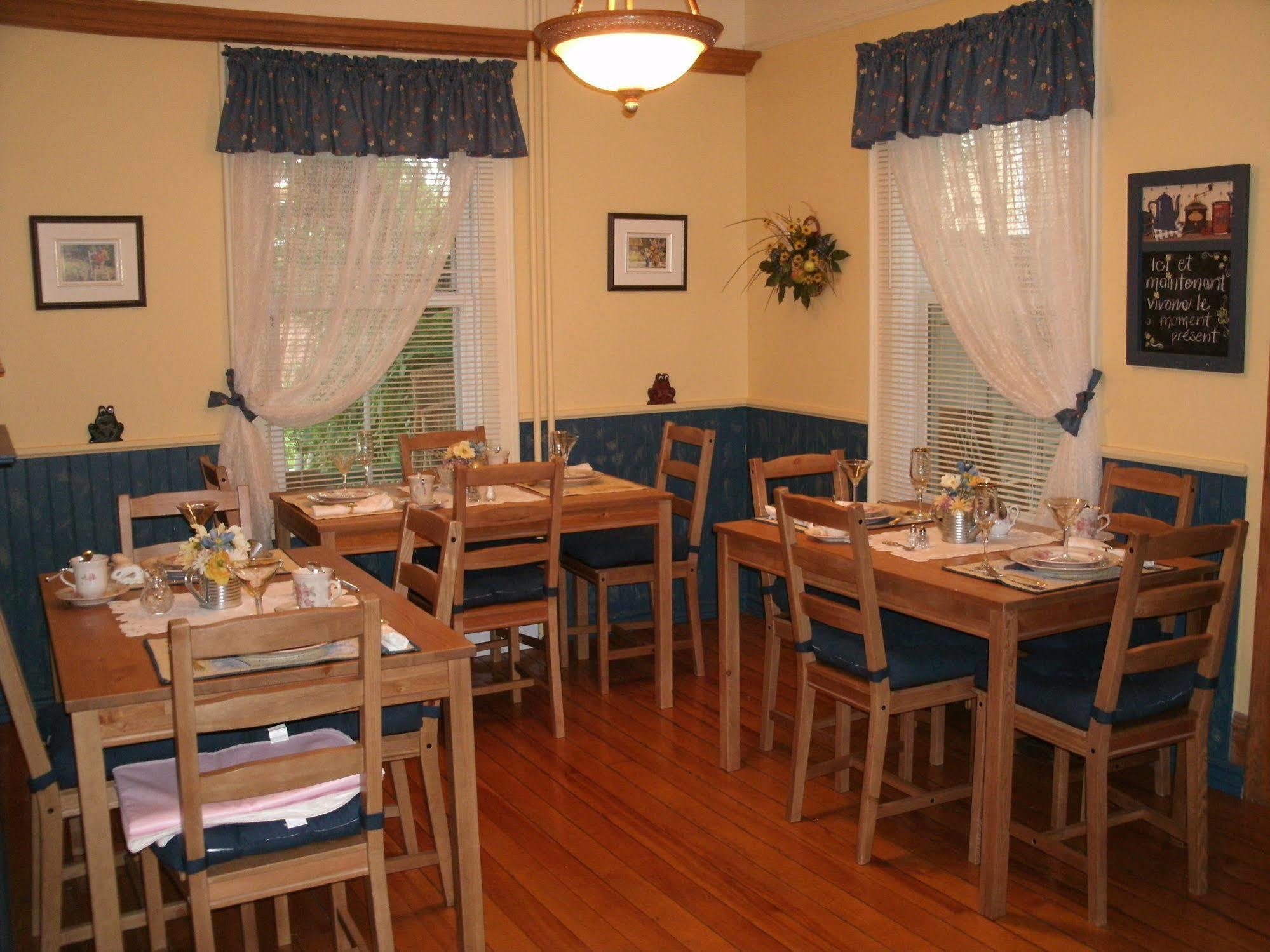 Ici et Maintenant Bed and Breakfast Magog Esterno foto