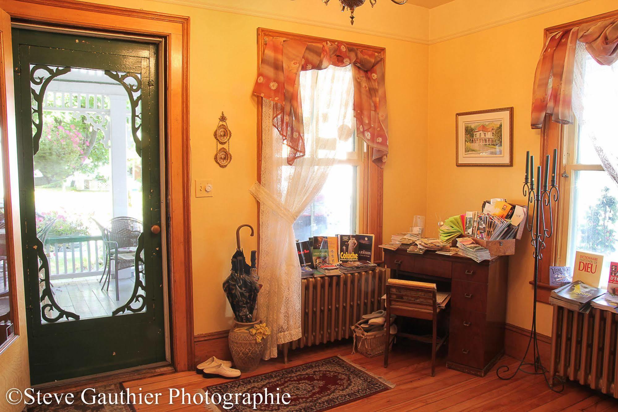 Ici et Maintenant Bed and Breakfast Magog Esterno foto