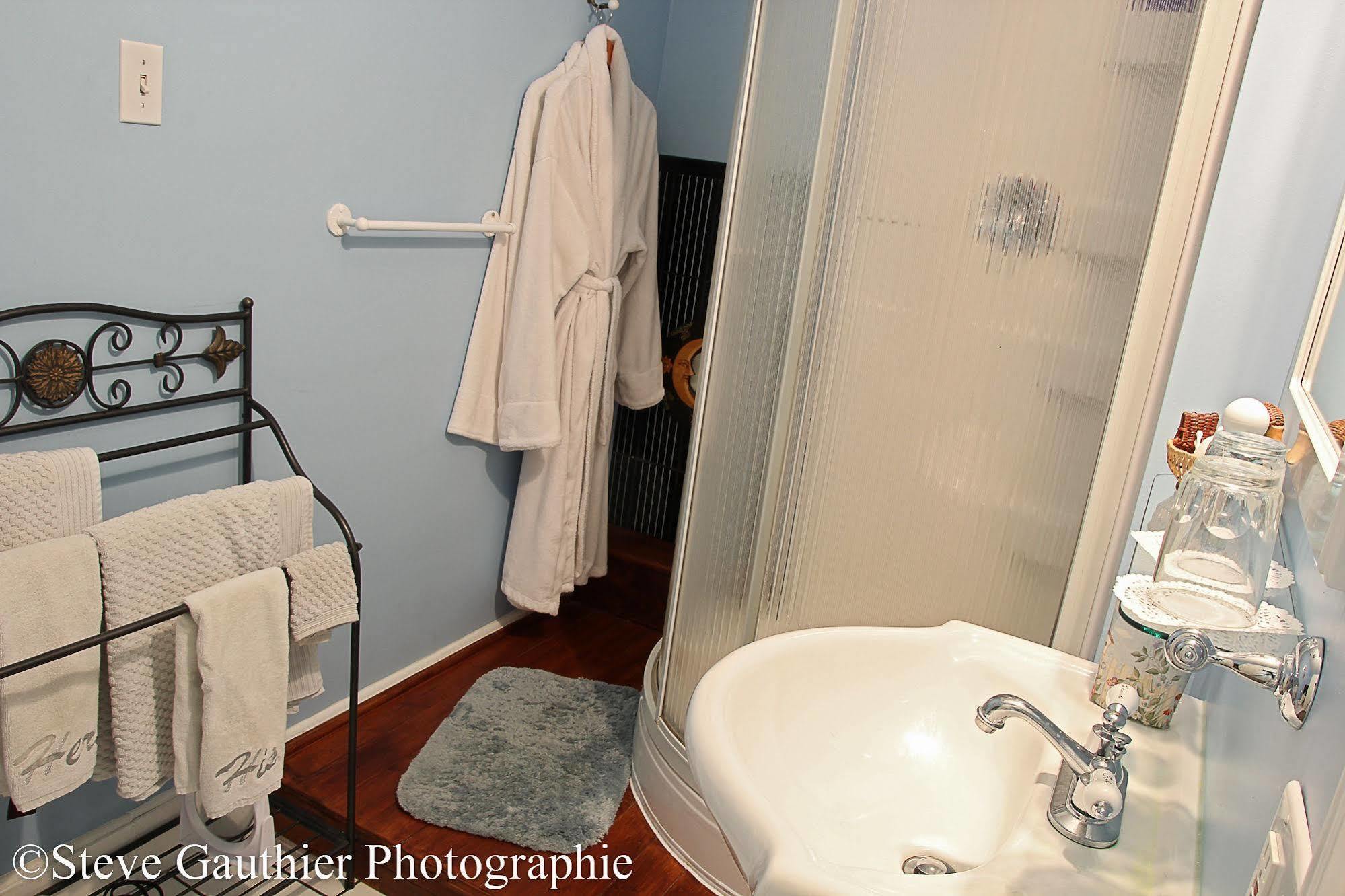 Ici et Maintenant Bed and Breakfast Magog Esterno foto